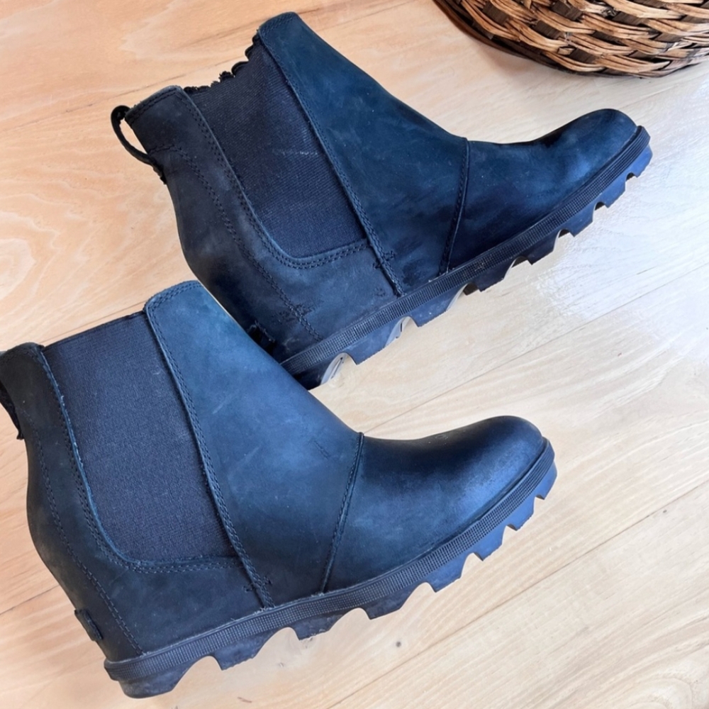Sorel Women's Joan of Arctic Chelsea Boot โ Waterproof Leather Wedge ๐ค - Picture 8 of 14